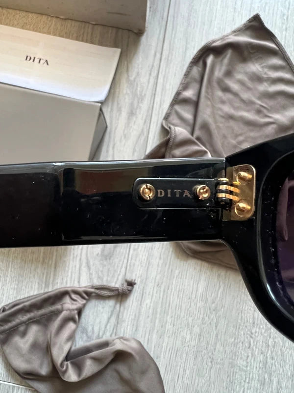 Dita Muskel Lunettes de Soleil Square Frame Noir
